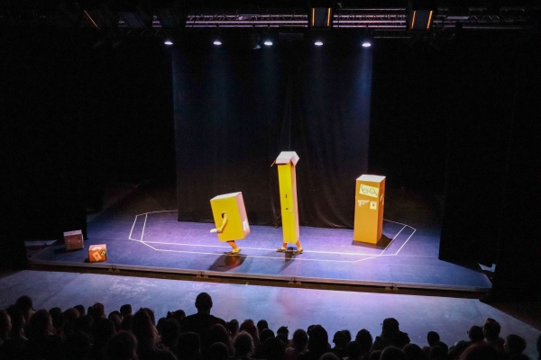 Photo de presse du spectacle Attention, Fragile !